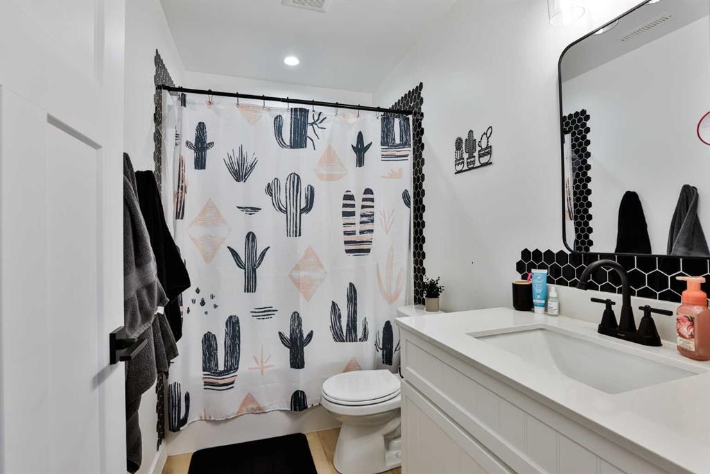 4241 60 Avenue, Taber, AB - Indoor Photo Showing Bathroom