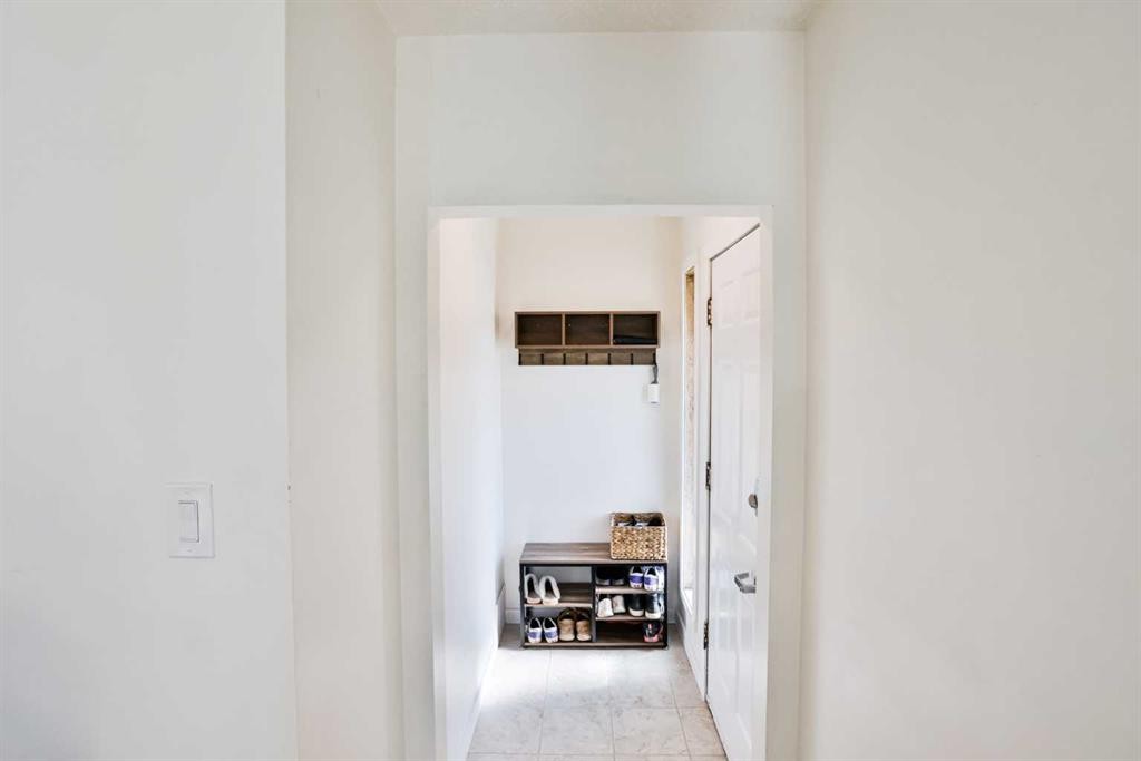 1009 6 Avenue North, Lethbridge, AB - Indoor Photo Showing Other Room
