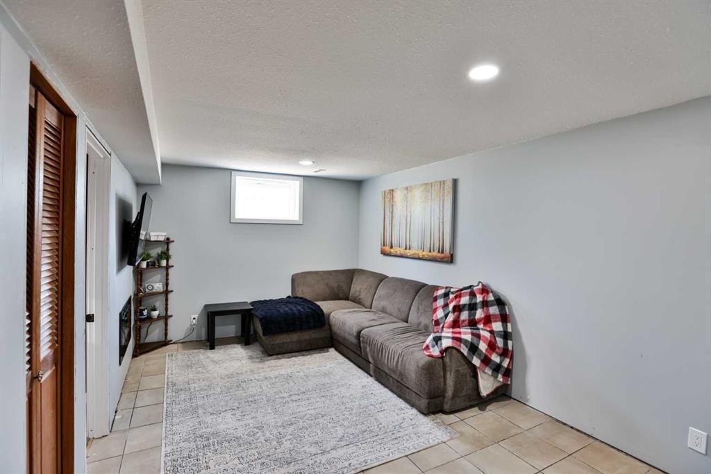 1009 6 Avenue North, Lethbridge, AB - Indoor