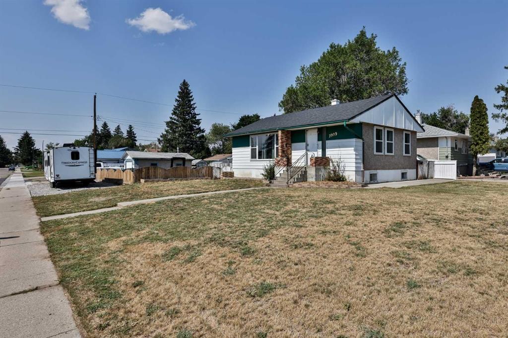 1009 6 Avenue North, Lethbridge, AB - Outdoor With Exterior