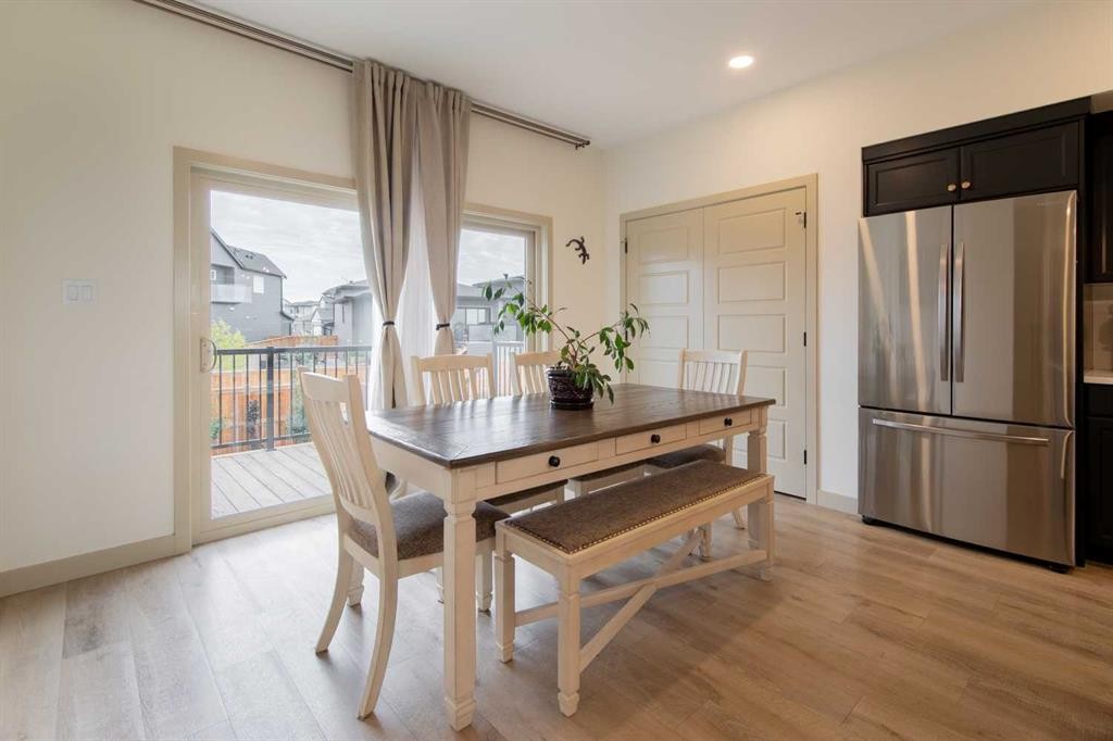 403 Caledonia Boulevard West, Lethbridge, AB - Indoor Photo Showing Dining Room