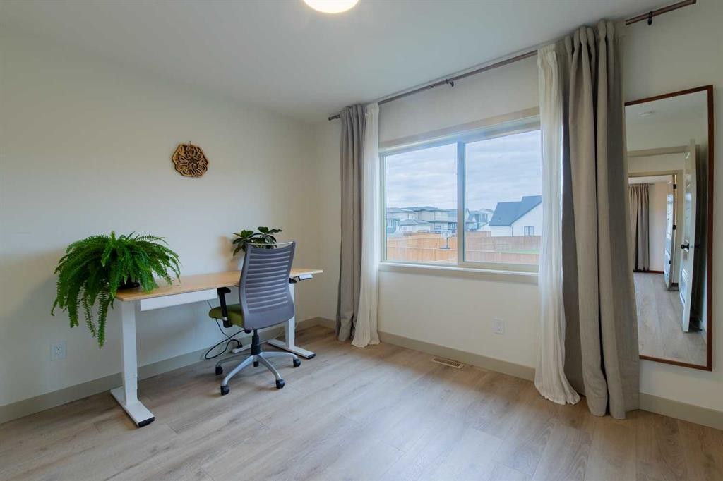 403 Caledonia Boulevard West, Lethbridge, AB - Indoor Photo Showing Other Room