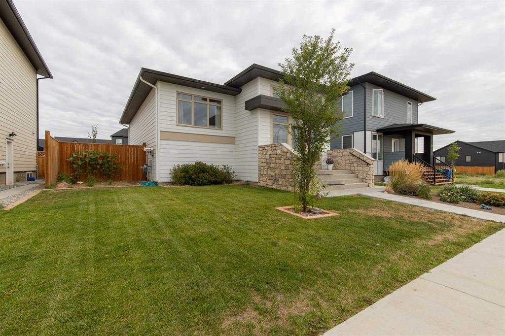 403 Caledonia Boulevard West, Lethbridge, AB - Outdoor