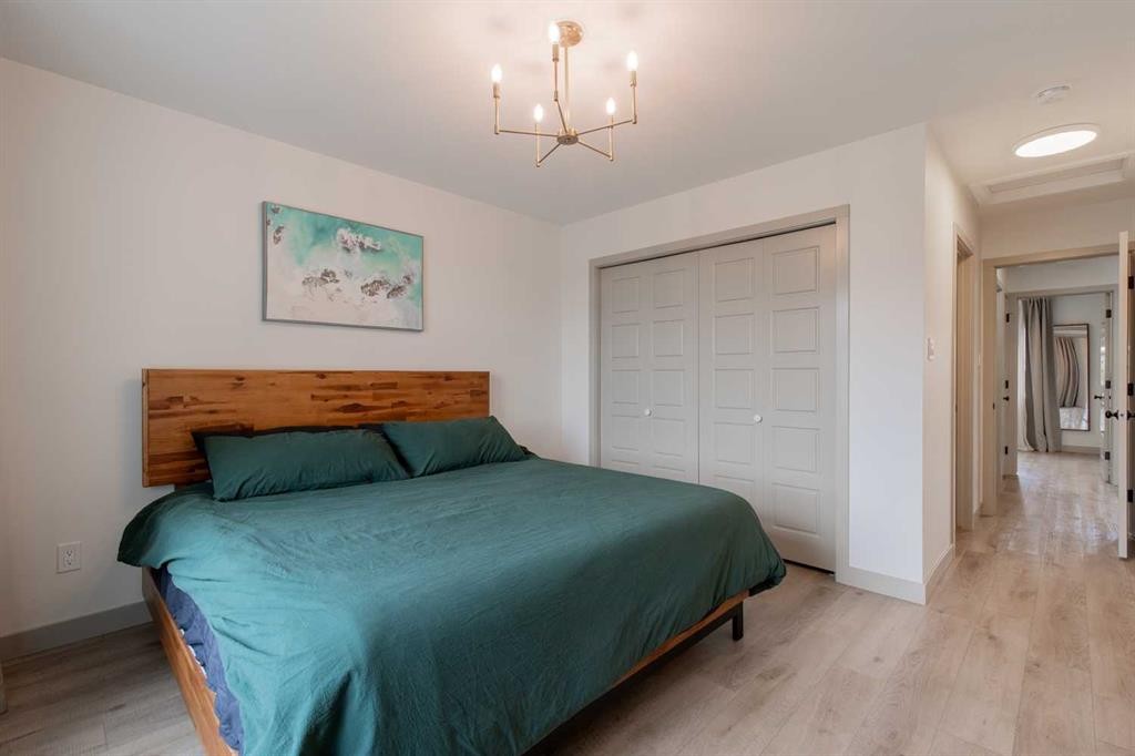 403 Caledonia Boulevard West, Lethbridge, AB - Indoor Photo Showing Bedroom