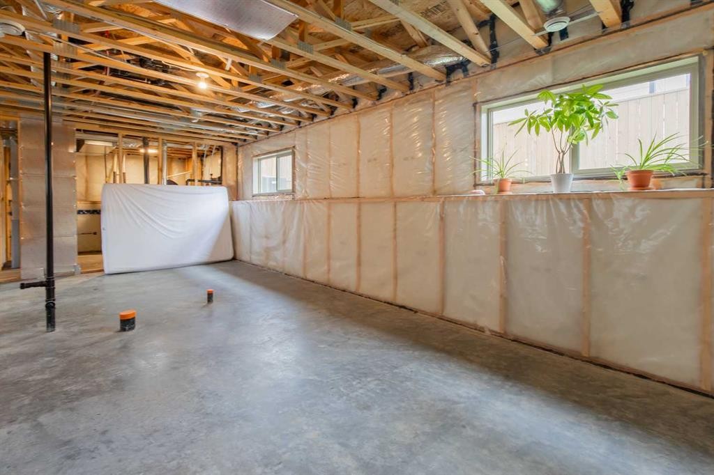 403 Caledonia Boulevard West, Lethbridge, AB - Indoor Photo Showing Basement
