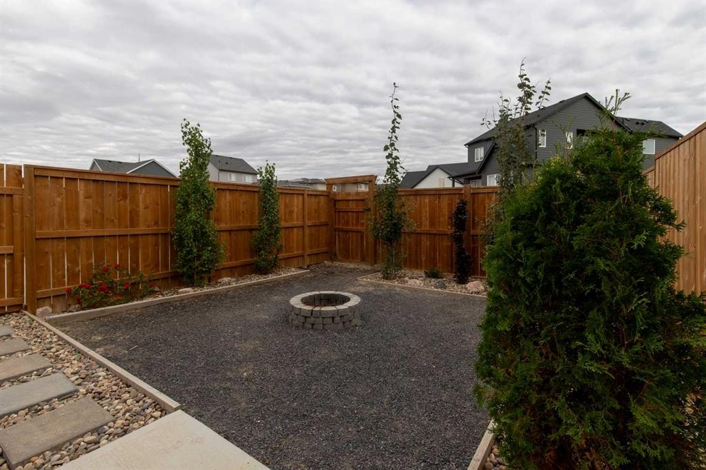403 Caledonia Boulevard West, Lethbridge, AB - Outdoor