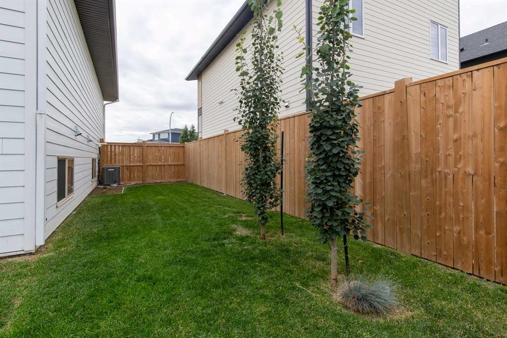 403 Caledonia Boulevard West, Lethbridge, AB - Outdoor