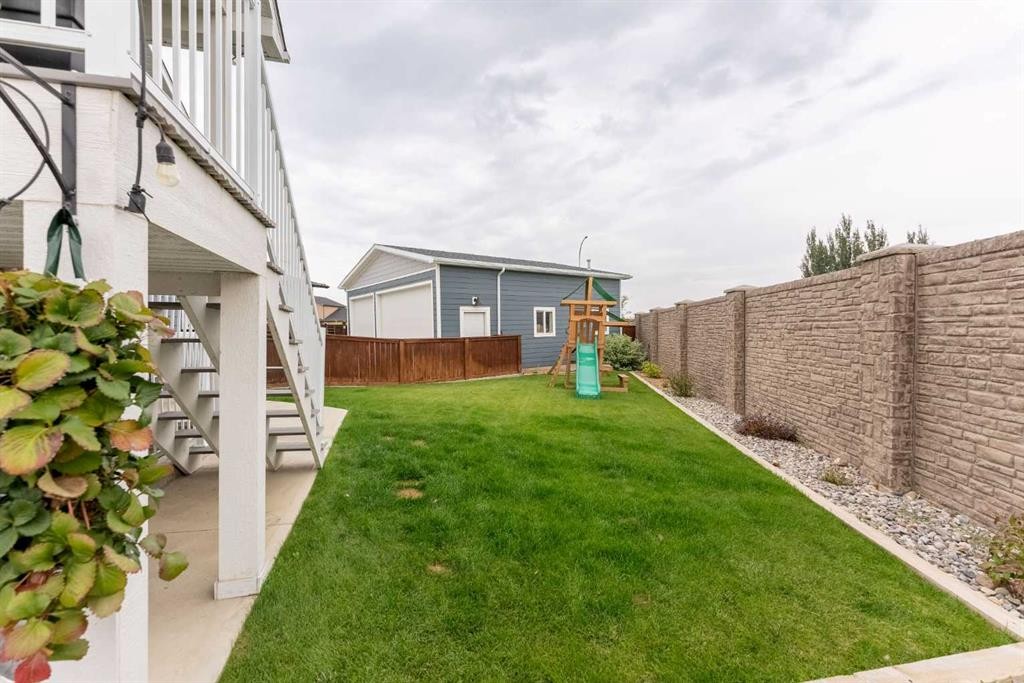 2006 30A Avenue, Coaldale, AB - Outdoor