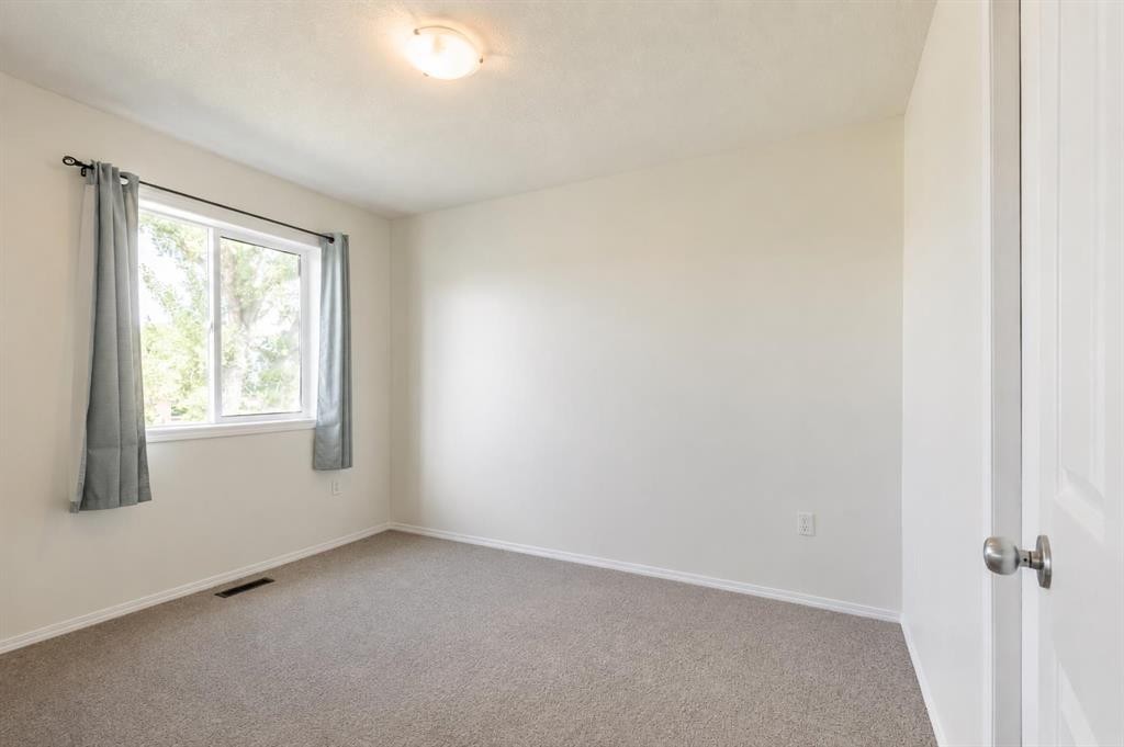 177 E 400 N, Raymond, AB