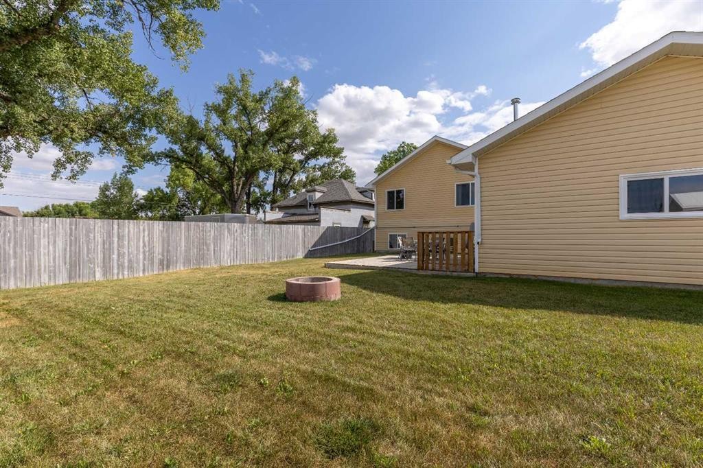 177 E 400 N, Raymond, AB