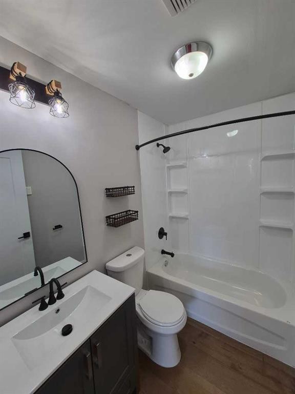 4931 54 Avenue, Taber, AB - Indoor Photo Showing Bathroom