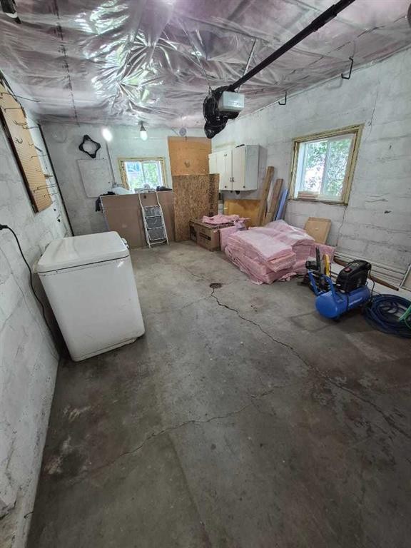 4931 54 Avenue, Taber, AB - Indoor Photo Showing Garage