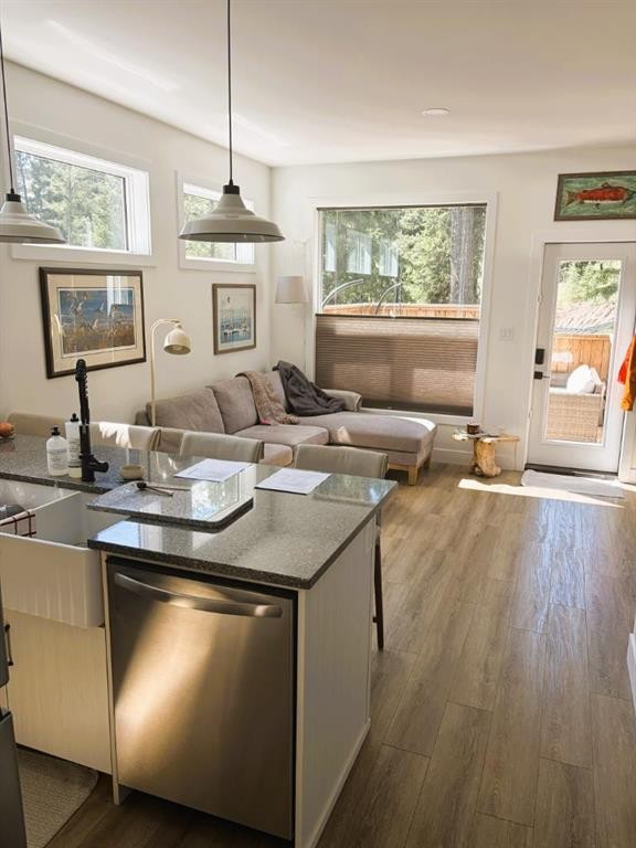 105 Pine Point, Blairmore, AB - Indoor Photo Showing Living Room