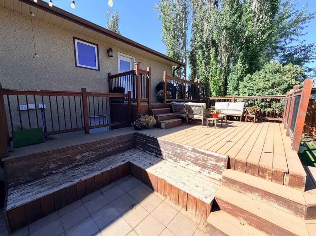 11 Lakhota Crescent West, Lethbridge, AB - Outdoor With Deck Patio Veranda With Exterior
