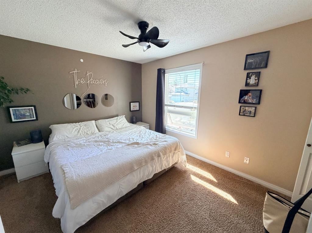 11 Lakhota Crescent West, Lethbridge, AB - Indoor Photo Showing Bedroom