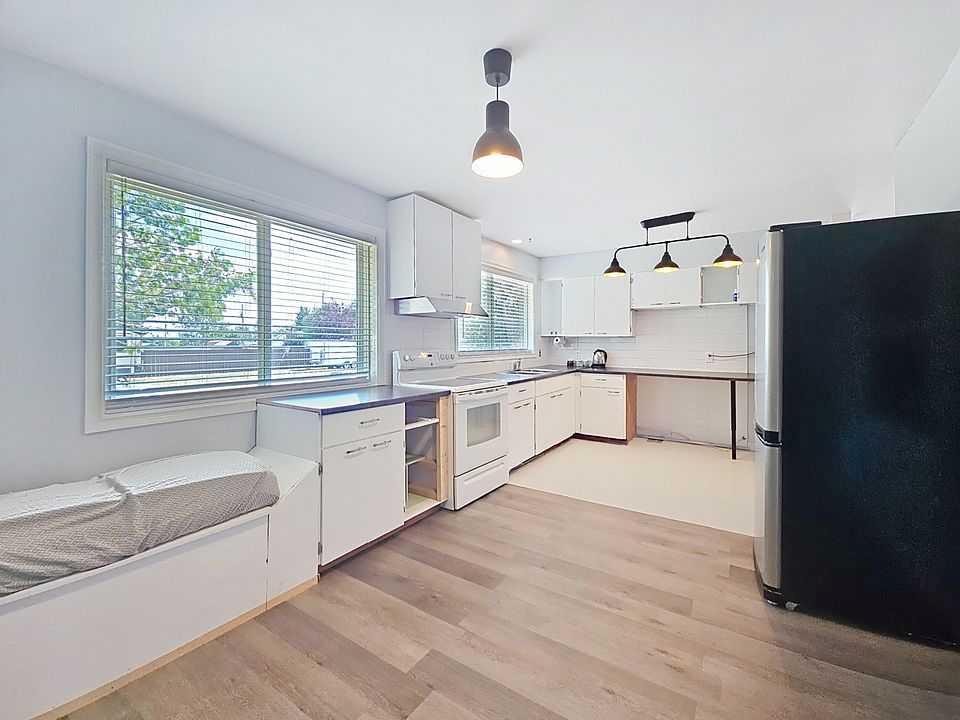 504 5 Street, Warner, AB - Indoor Photo Showing Kitchen