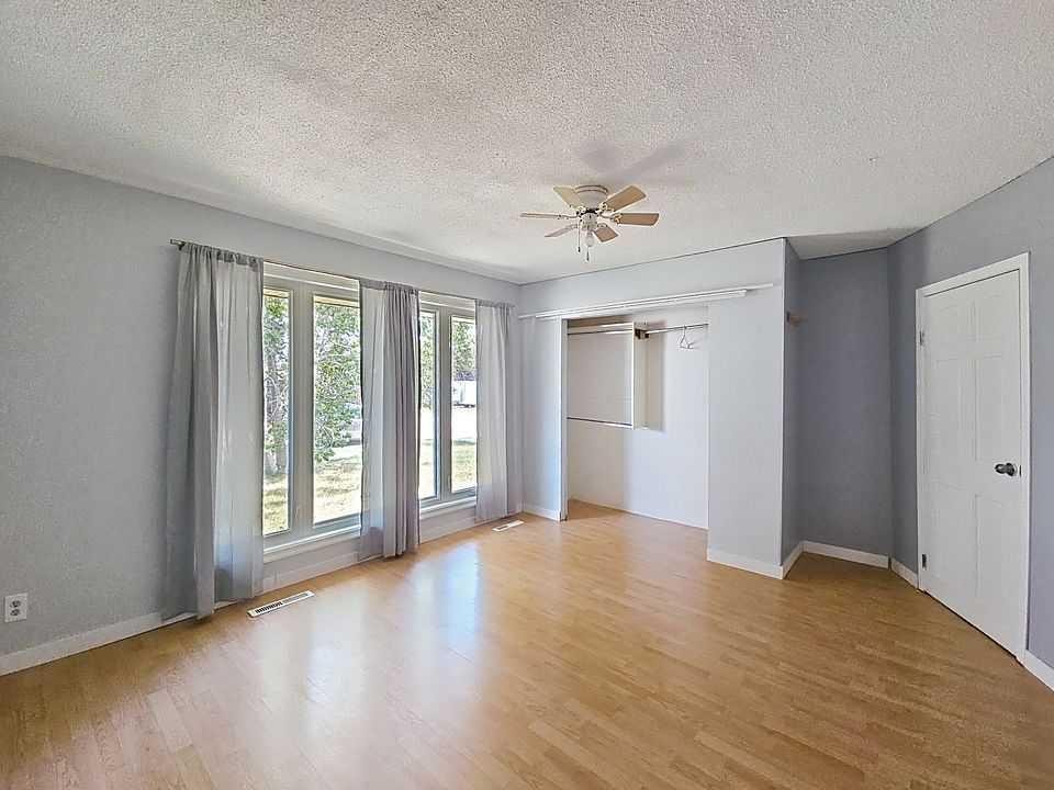 504 5 Street, Warner, AB - Indoor Photo Showing Other Room