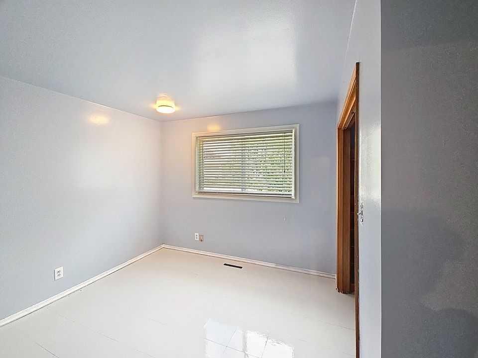 504 5 Street, Warner, AB - Indoor Photo Showing Other Room