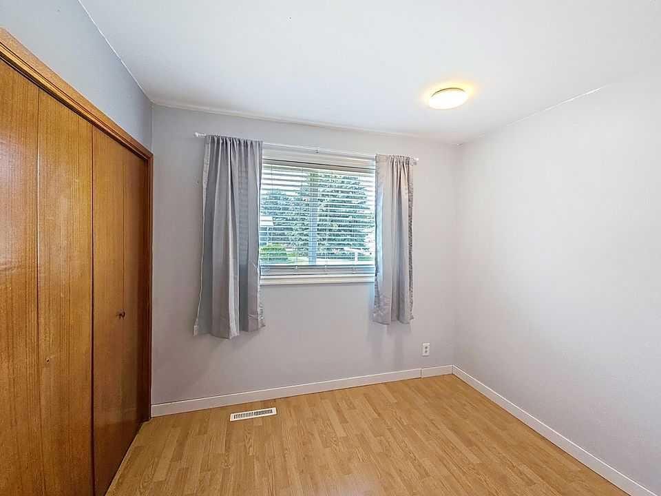 504 5 Street, Warner, AB - Indoor Photo Showing Other Room