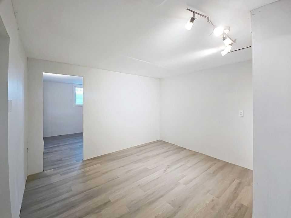 504 5 Street, Warner, AB - Indoor Photo Showing Other Room