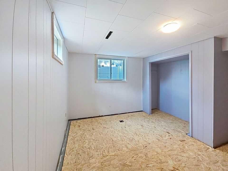 504 5 Street, Warner, AB - Indoor Photo Showing Other Room
