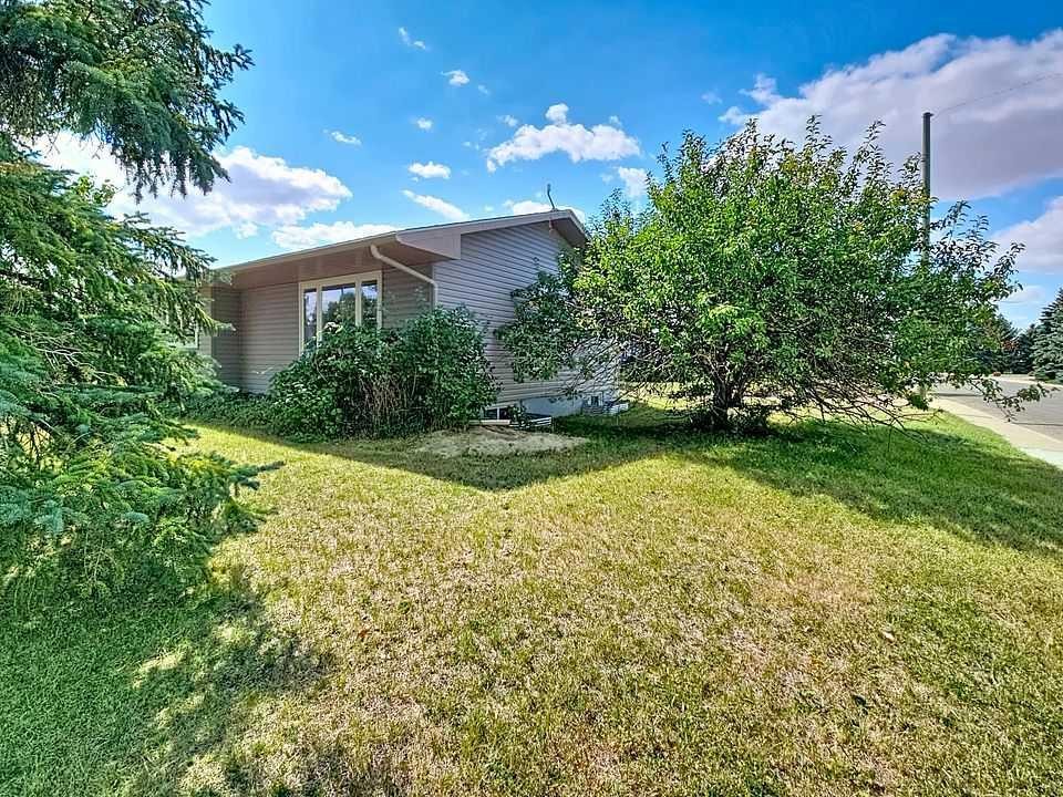 504 5 Street, Warner, AB - Outdoor