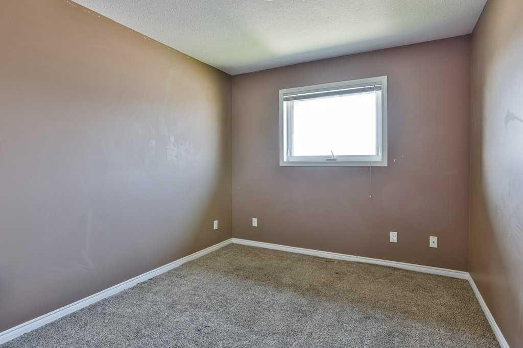 5-734 Heritage Boulevard West, Lethbridge, AB - Indoor Photo Showing Other Room