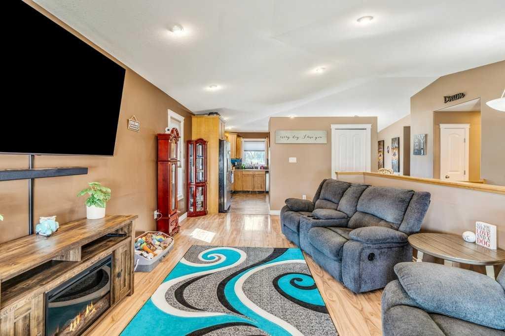 706 Centennial Avenue, Nobleford, AB