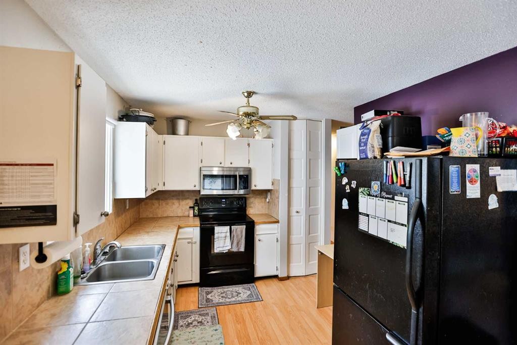 49 Meadowlark Boulevard North, Lethbridge, AB