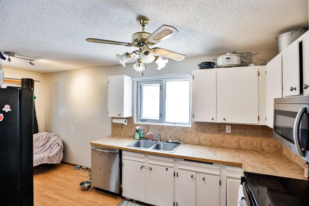 49 Meadowlark Boulevard North, Lethbridge, AB