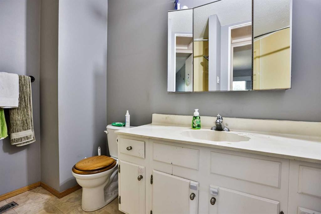 49 Meadowlark Boulevard North, Lethbridge, AB