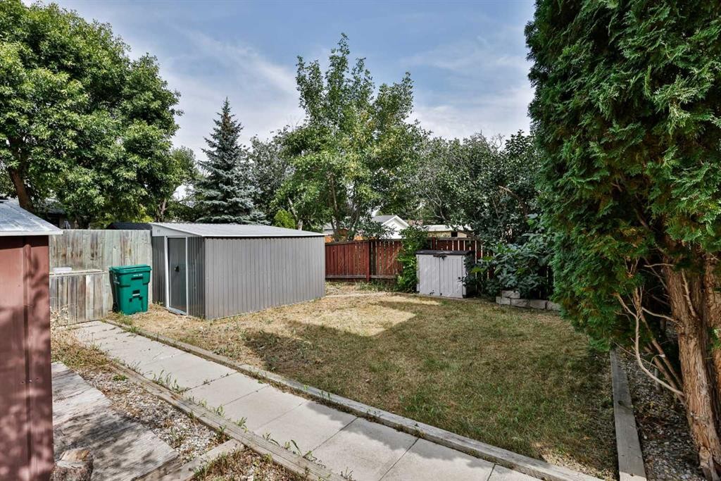 49 Meadowlark Boulevard North, Lethbridge, AB