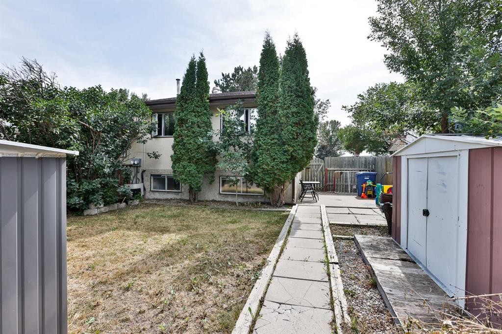 49 Meadowlark Boulevard North, Lethbridge, AB