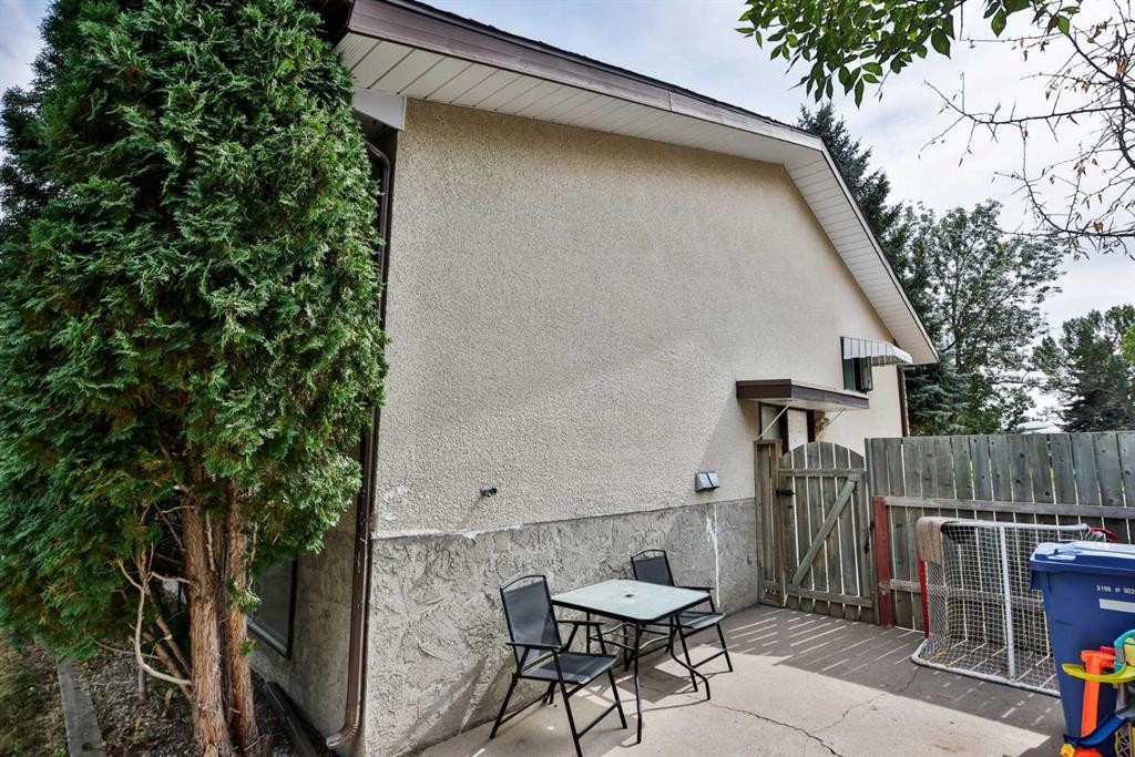 49 Meadowlark Boulevard North, Lethbridge, AB