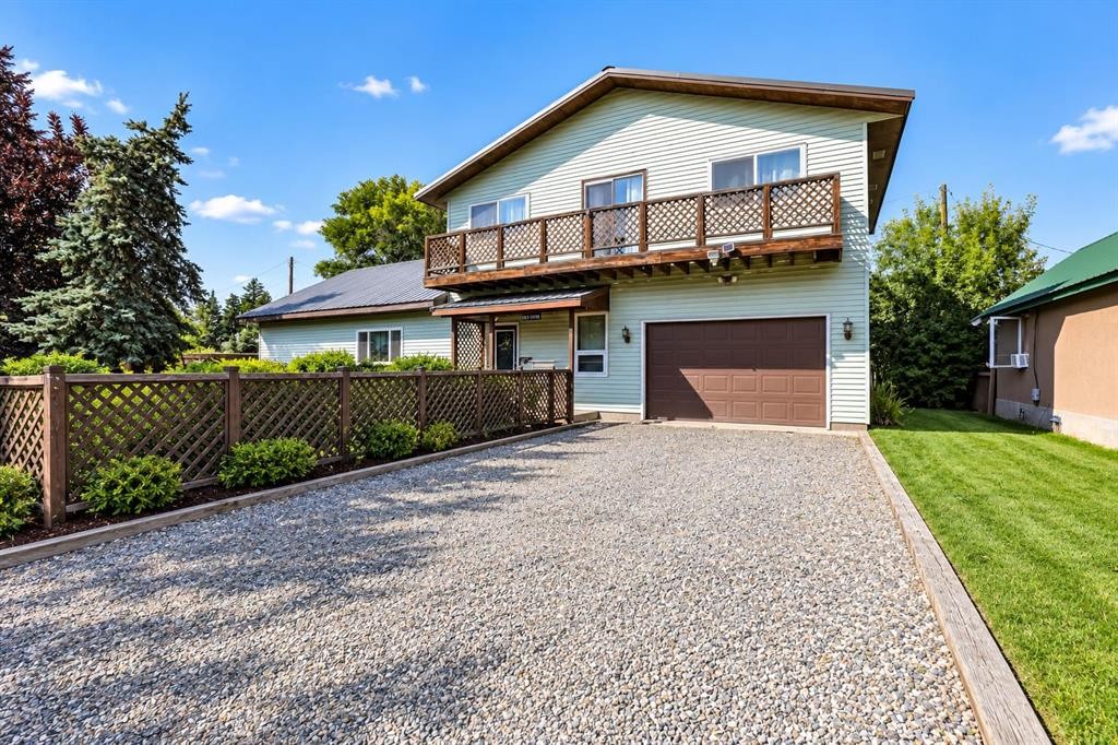 11 E 300 N, Raymond, AB