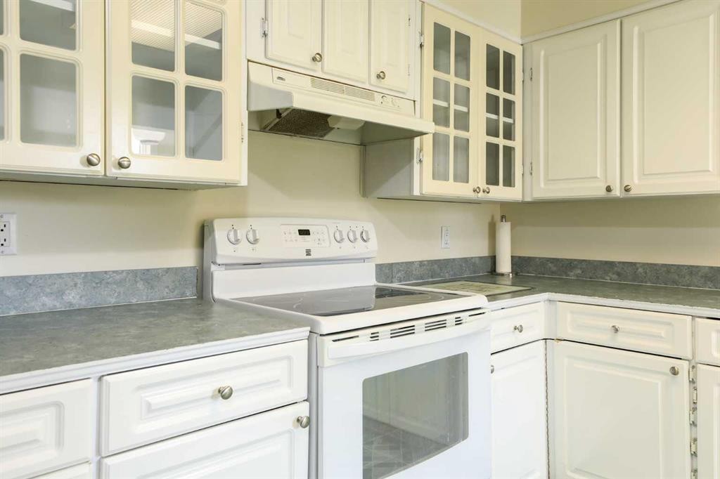 11 E 300 N, Raymond, AB