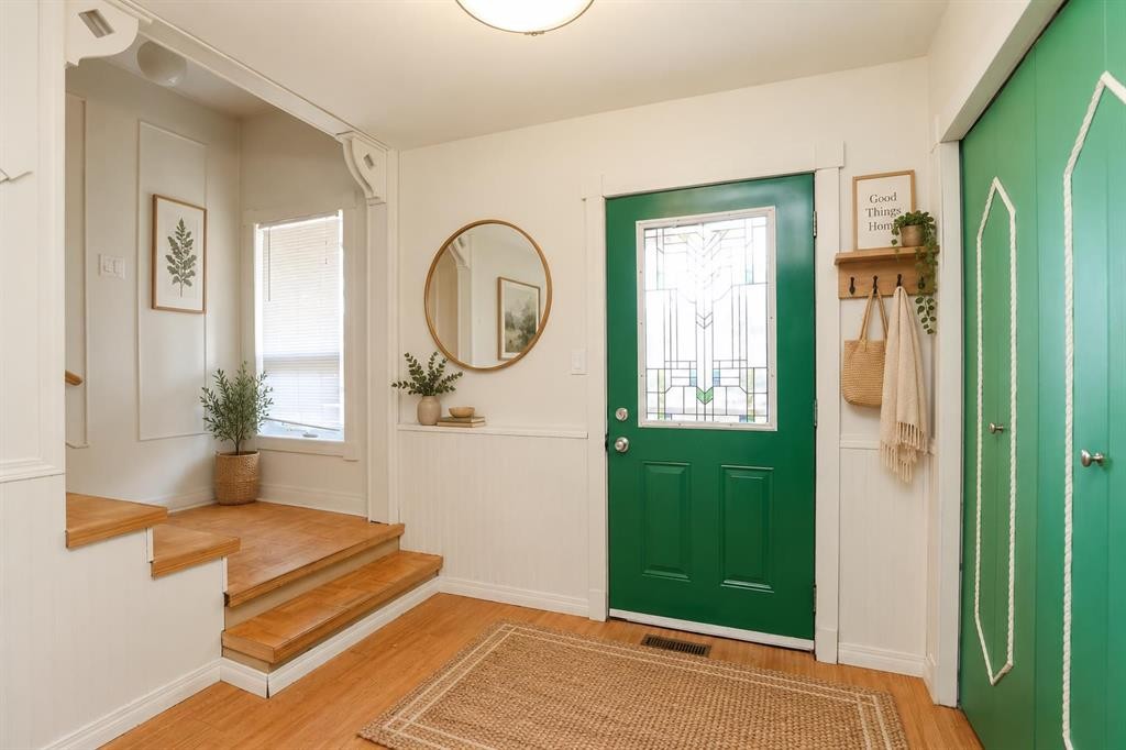 11 E 300 N, Raymond, AB