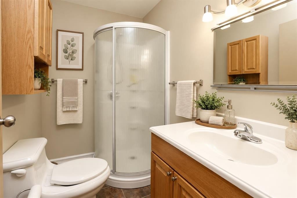 11 E 300 N, Raymond, AB