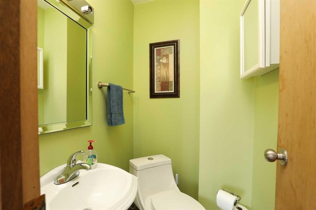 11 E 300 N, Raymond, AB