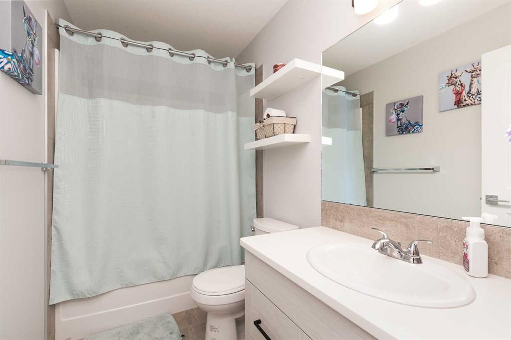 599 Moonlight Lane West, Lethbridge, AB
