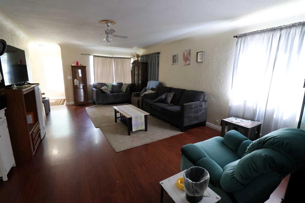 5004 52 St, Taber, AB