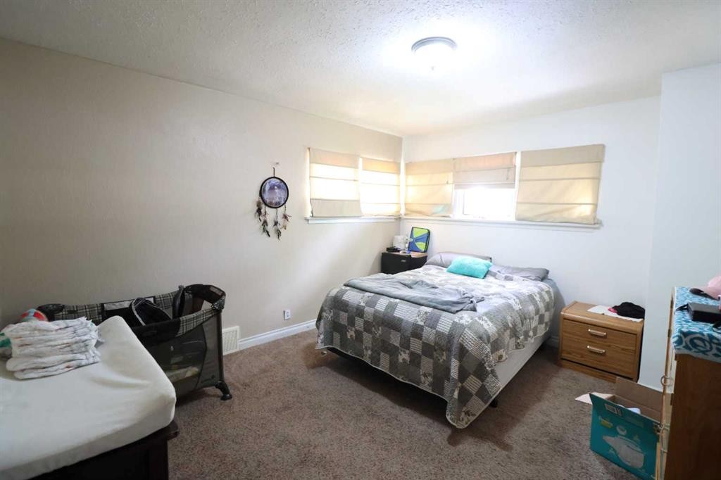 5004 52 St, Taber, AB