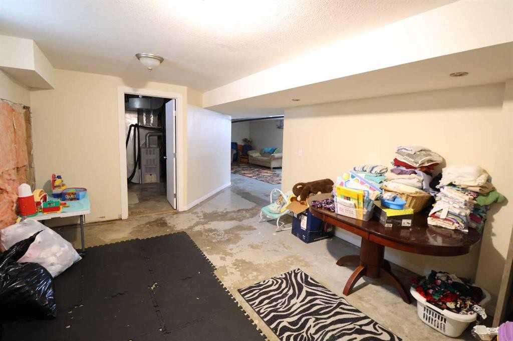 5004 52 St, Taber, AB