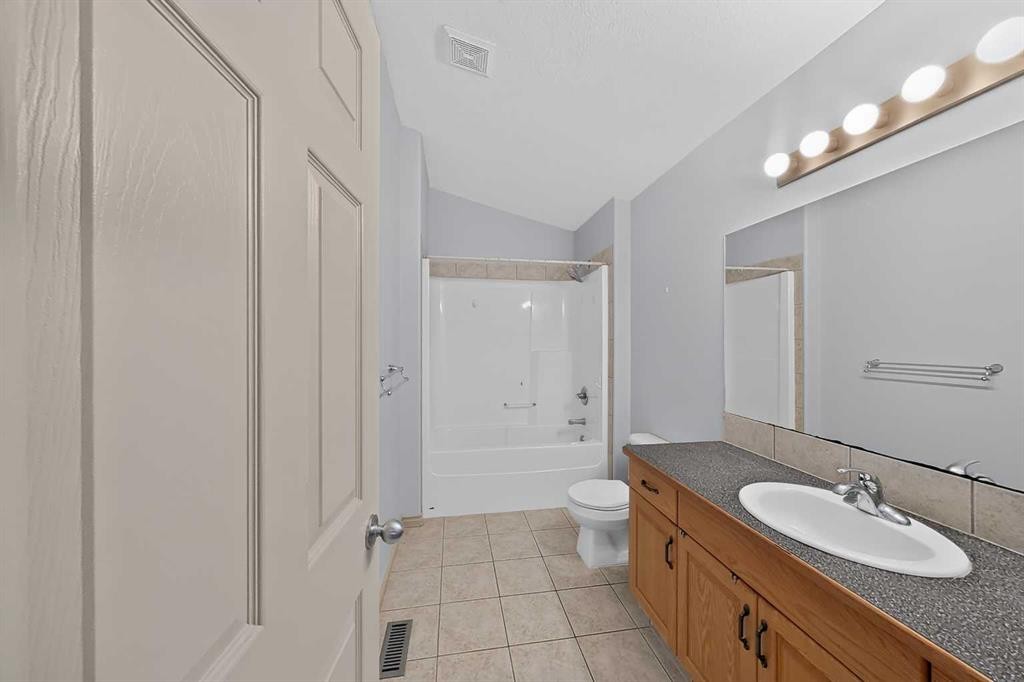 36 Kodiak Boulevard North, Lethbridge, AB