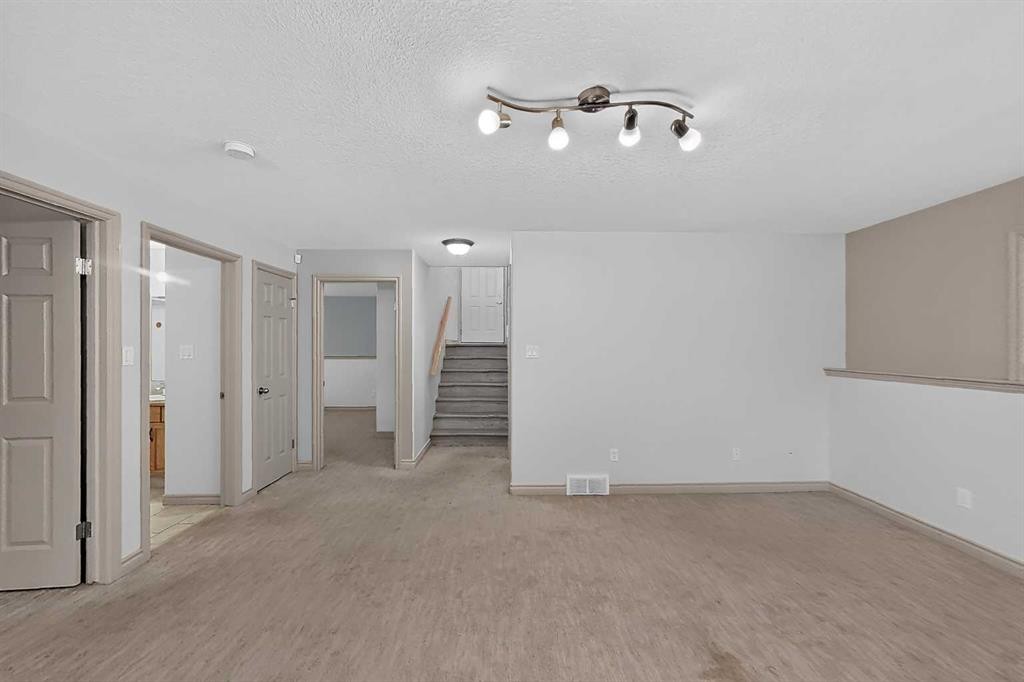 36 Kodiak Boulevard North, Lethbridge, AB