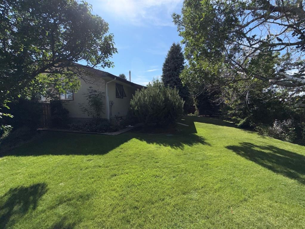 25 Nevada Place West, Lethbridge, AB