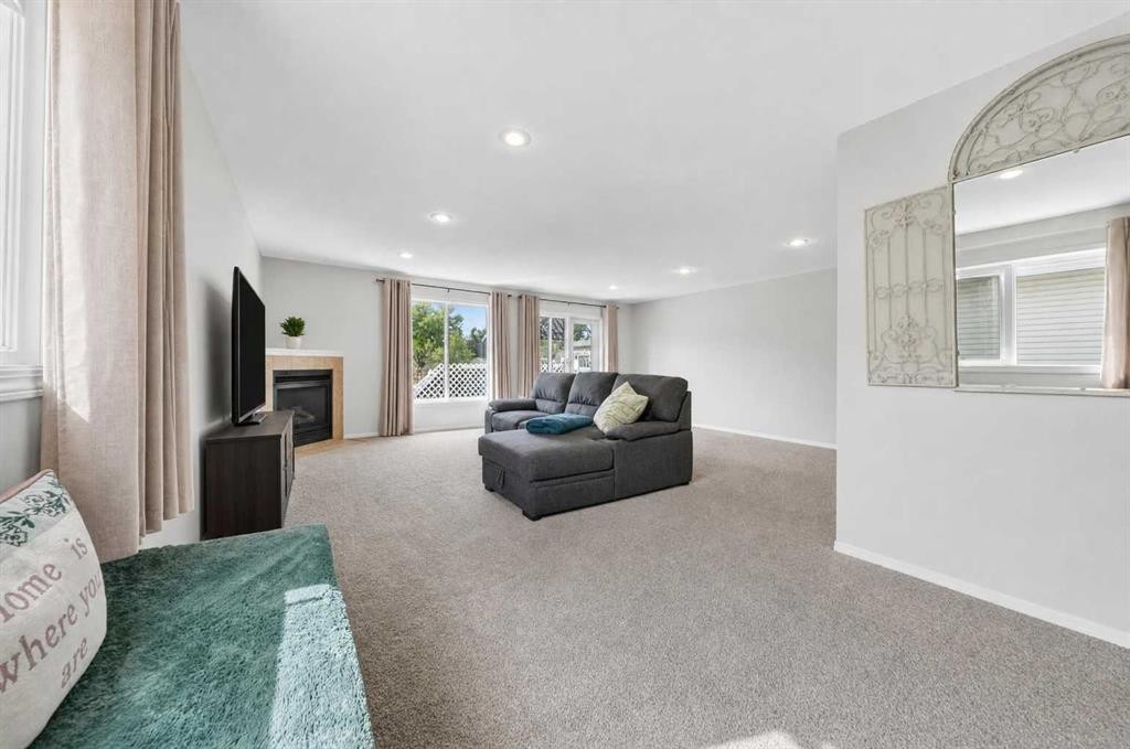 1976 Parkside Close, Coaldale, AB