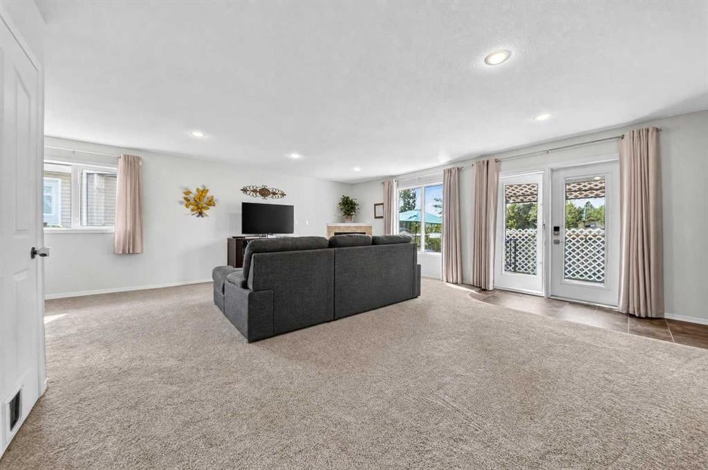 1976 Parkside Close, Coaldale, AB