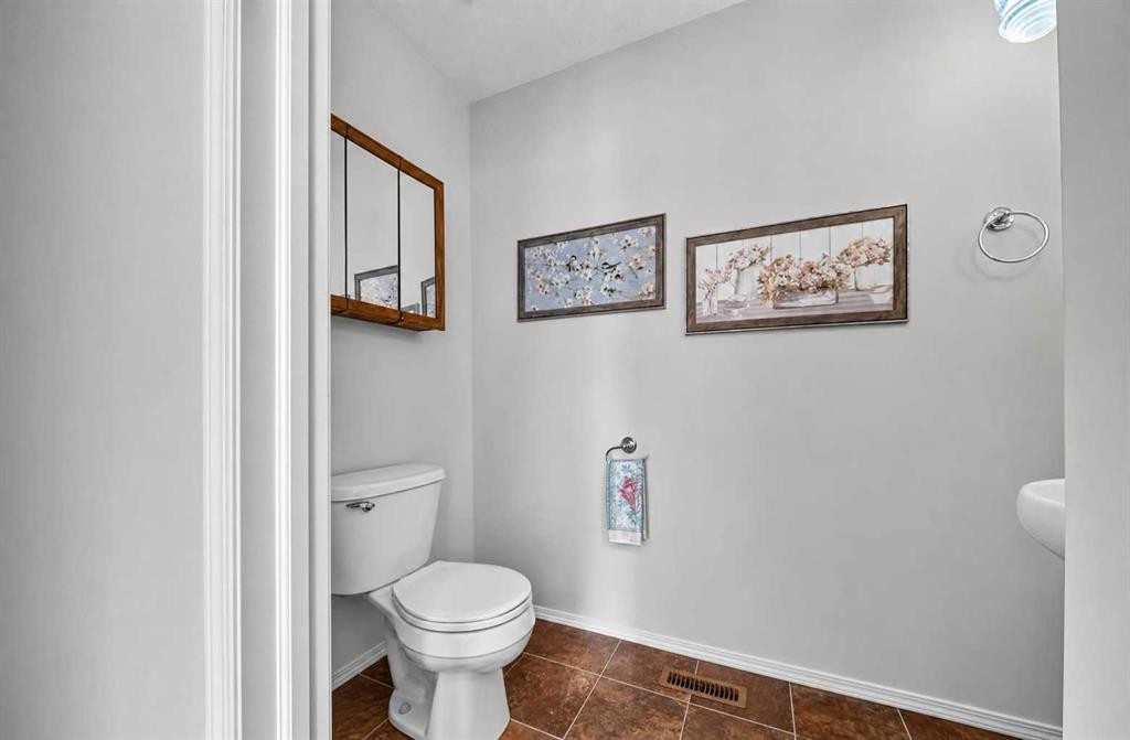 1976 Parkside Close, Coaldale, AB
