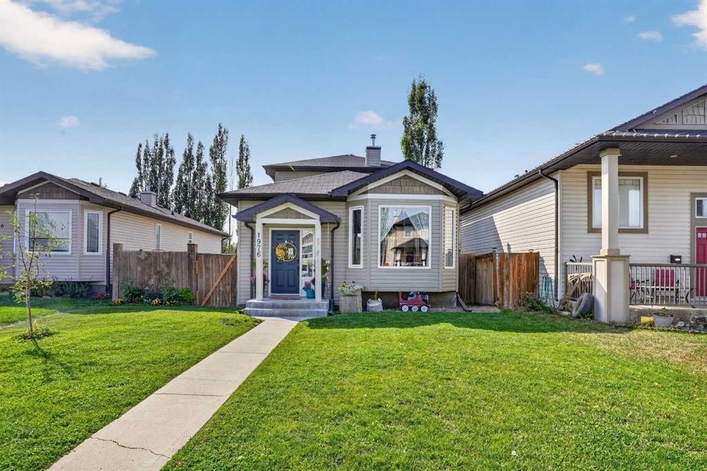 1976 Parkside Close, Coaldale, AB